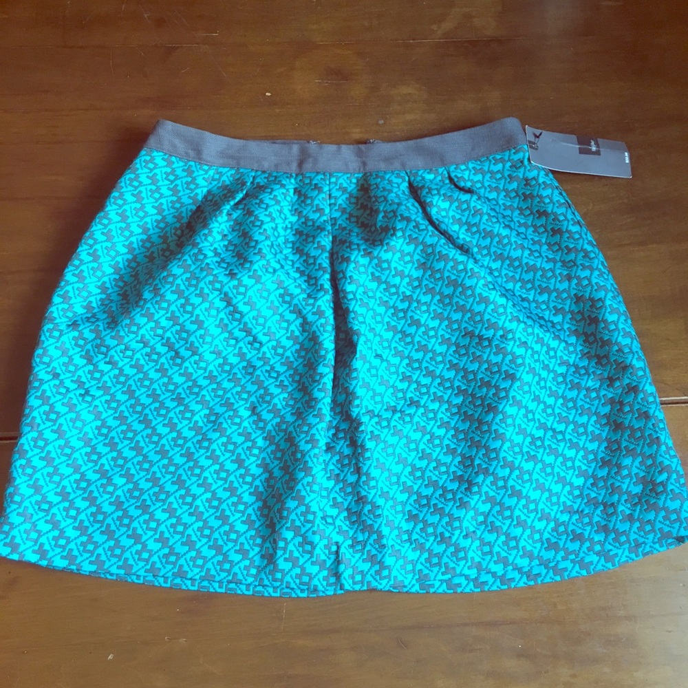 Women’s / Juniors teal geometric skirt.